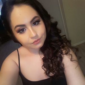 Meet your Posher, Daniella oyervides